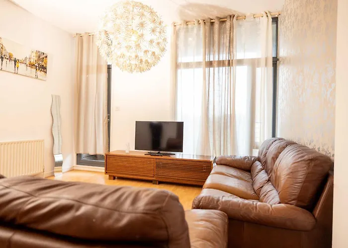 Muirhouse 2br With Free Parking Appartamento *