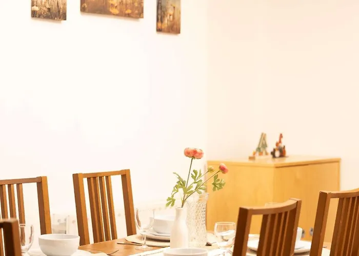 Muirhouse 2br With Free Parking *