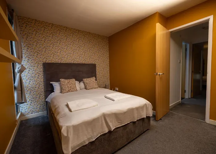 Muirhouse 2br With Free Parking Apartman