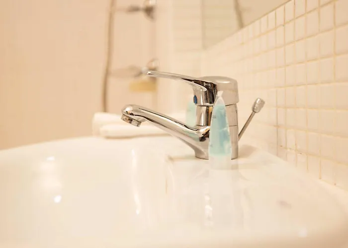 Muirhouse 2br With Free Parking