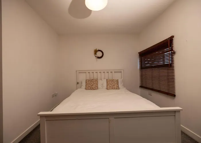 Muirhouse 2br With Free Parking