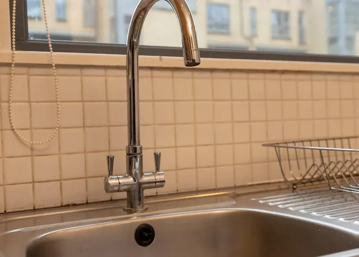 Muirhouse 2br With Free Parking Appartamento