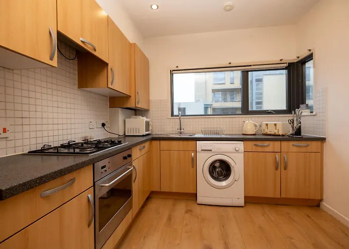 Muirhouse 2br With Free Parking Glasgow