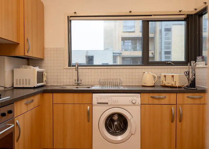 Apartman Muirhouse 2br With Free Parking