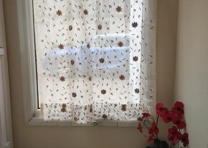 Busby Apartments * Busby