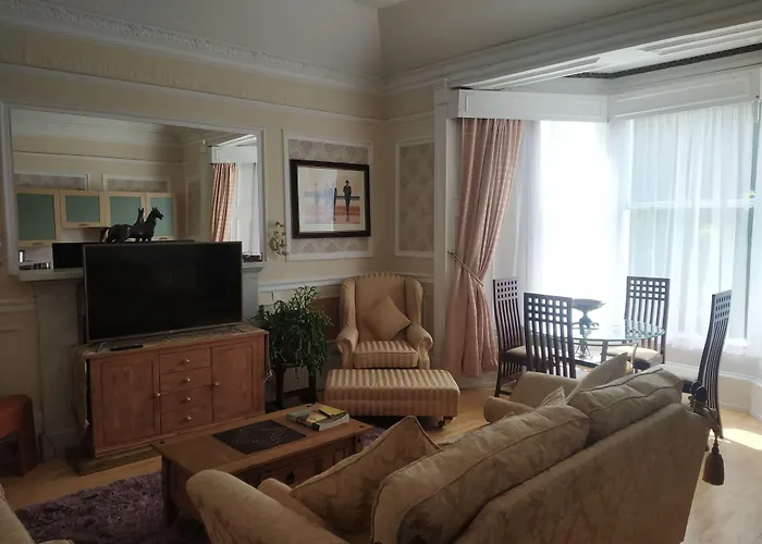 Busby Apartments * Busby