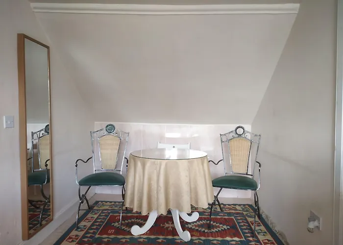 Busby Apartments شقة