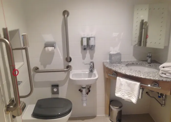 Hotel Hampton By Hilton 3*