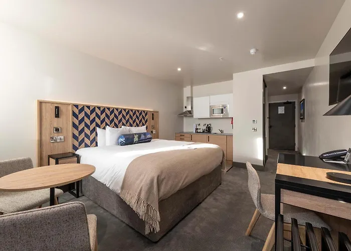 Sandman Signature Hotel 4*