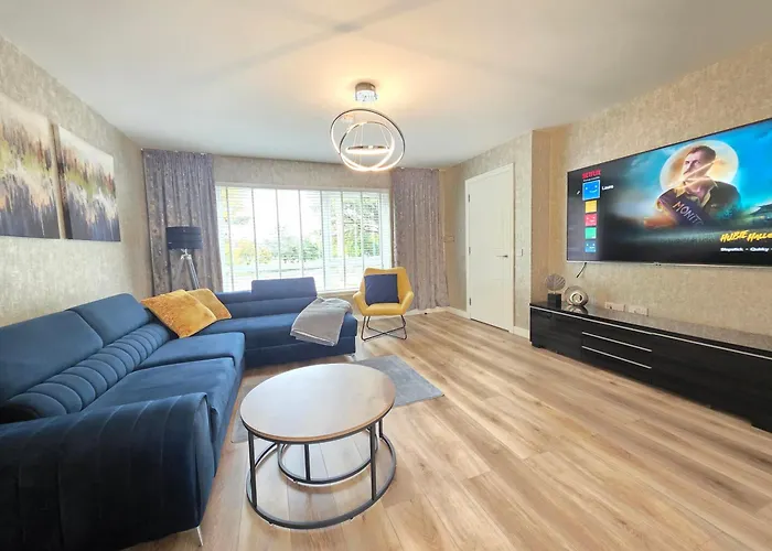 Entire Spacious 3-bed Family Home, Centre, Free Parking, Garden Apartamento Glasgow