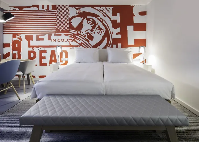 Hotel Radisson Red Hotel, 4*