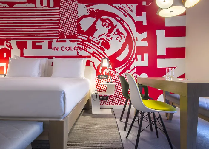 Radisson Red Hotel, 4*