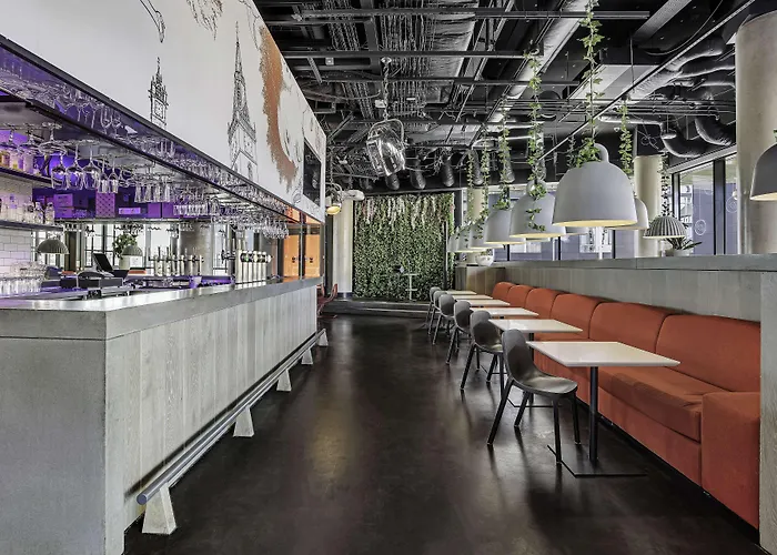 Radisson Red Hotel, 4*