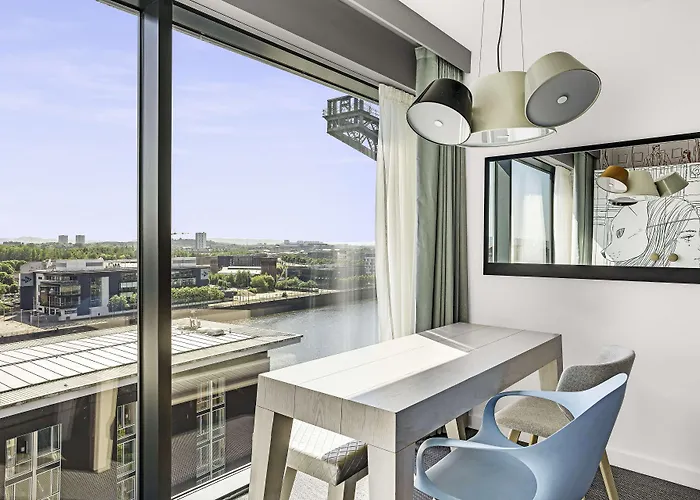 Radisson Red Hotel, 4*