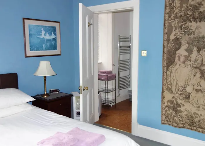 Claremont House Hotel 3*