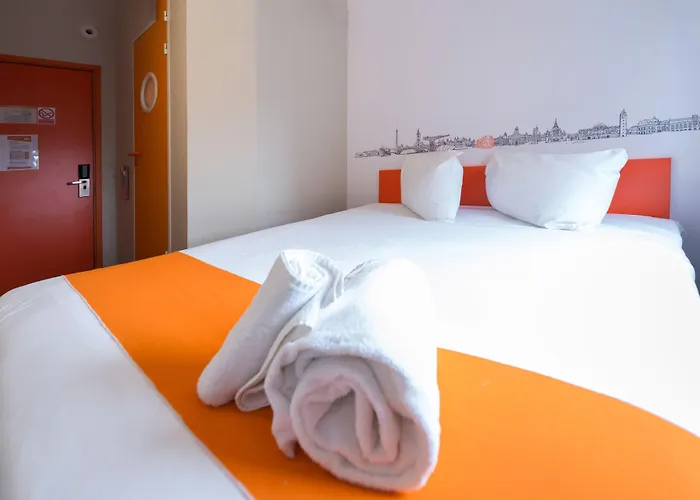 מלון Easyhotel 2*
