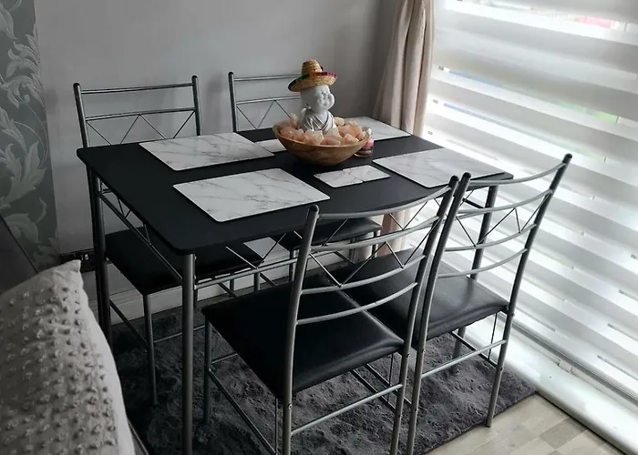 2-bedroom Away From In Glasgows' East End With Free Parking * גלאזגו