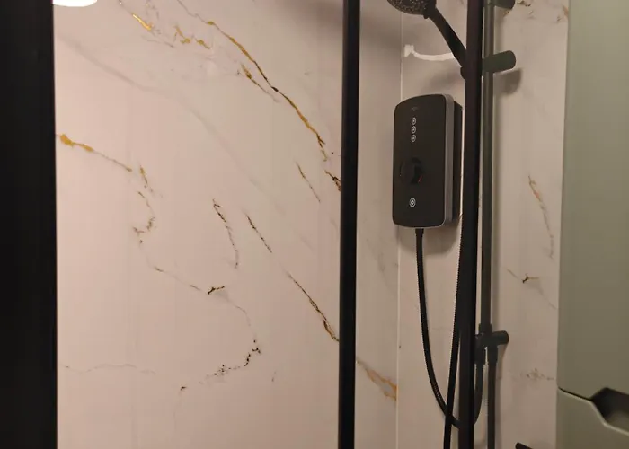 Apartment Newly Renovated West End