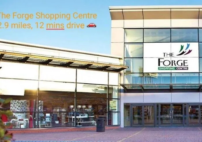 Appartamento 2-bedroom Away From In Glasgows' East End With Free Parking