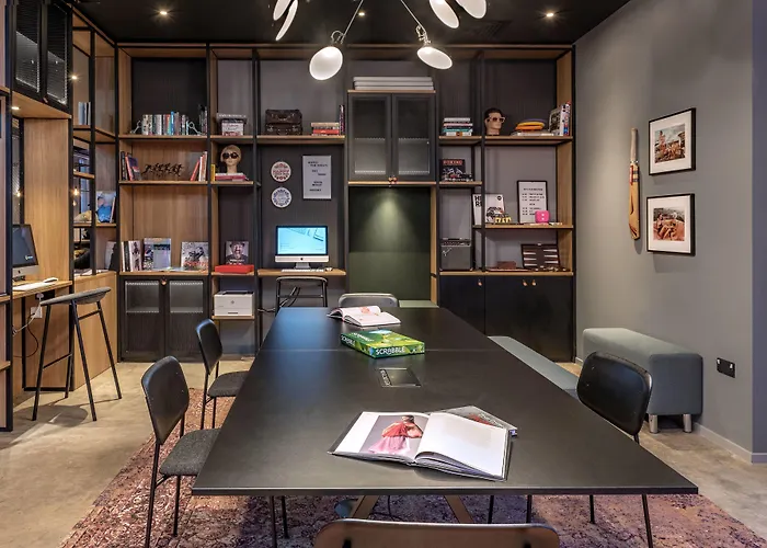 Moxy Merchant Отель 3*