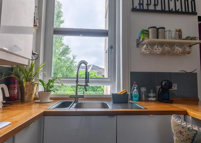 Traditional Close To Centre & Hampden * Glasgow