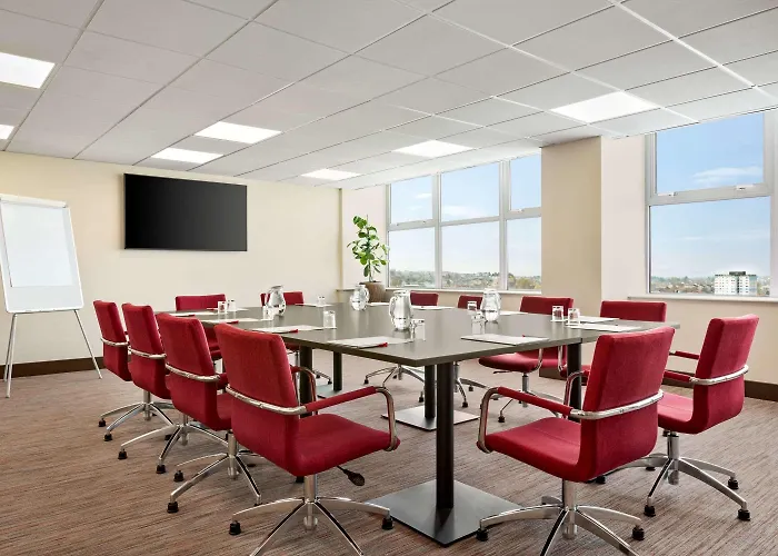 Ramada By Wyndham East Kilbride 3*