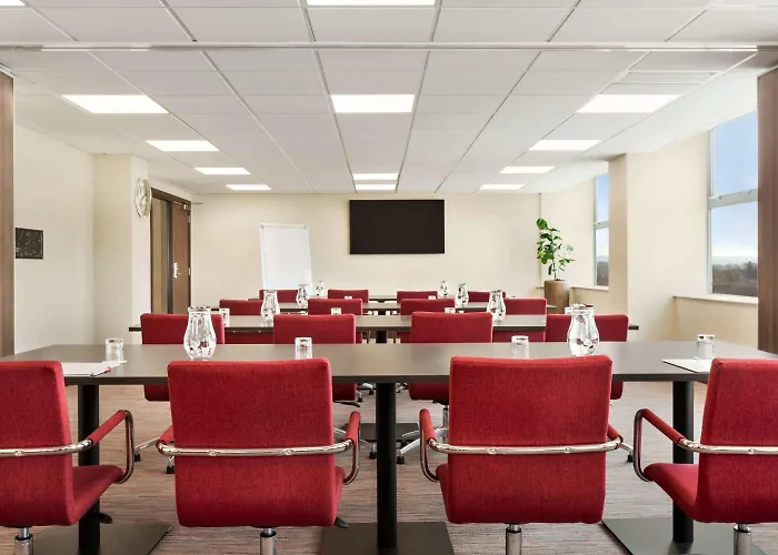 מלון Ramada By Wyndham East Kilbride גלאזגו