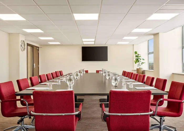 Ramada By Wyndham East Kilbride מלון