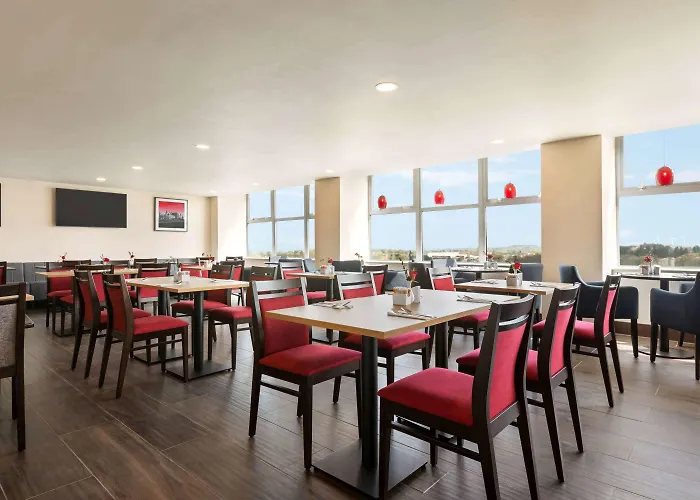 Hotel Ramada By Wyndham East Kilbride 3*
