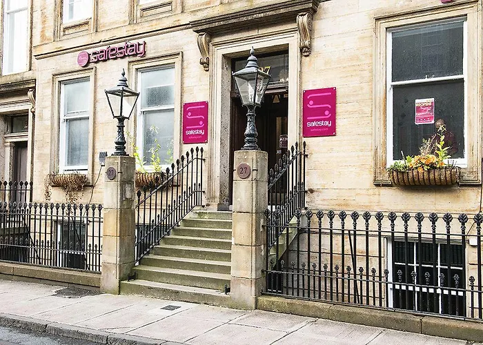 Safestay Charing Cross 3*