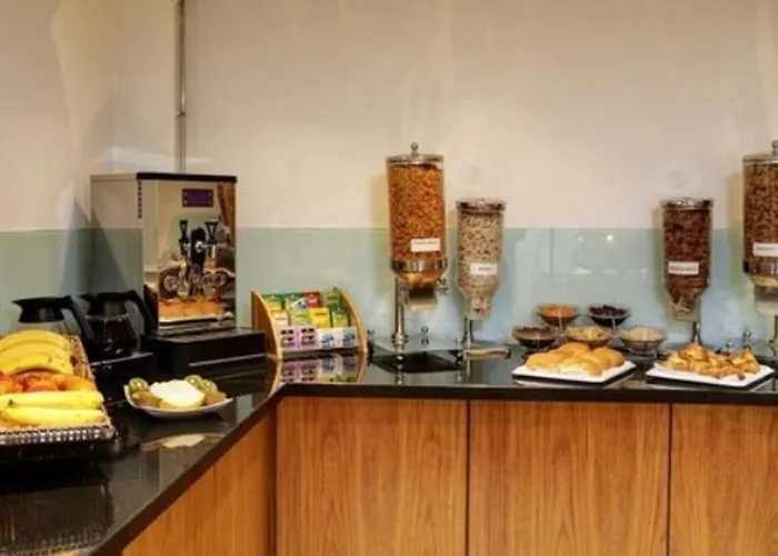 Safestay Charing Cross 3*