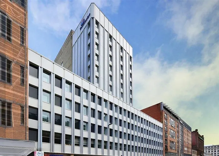 Travelodge Queen Street 3*