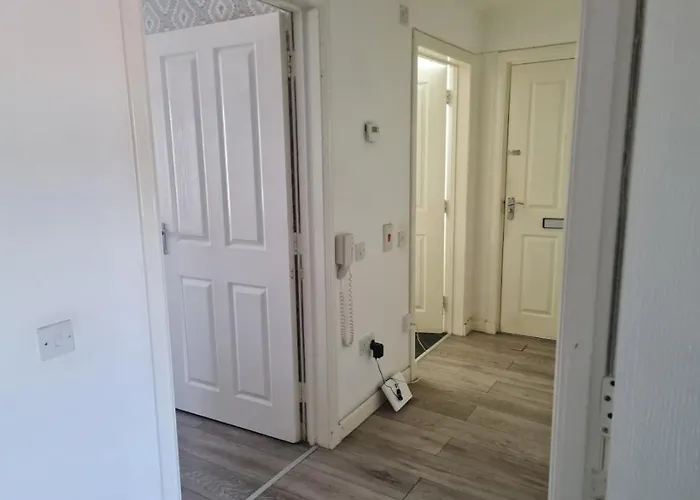 City, Celtic Park & Emirates Stadium Apartment, For Families Or Age Over 23 Glasgow