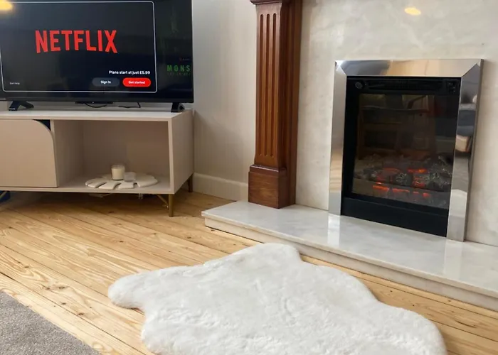 Modern In West End, Free Parking Глазго