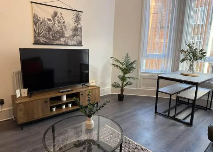 Appartamento 2br Flat With Parking Near And Parks