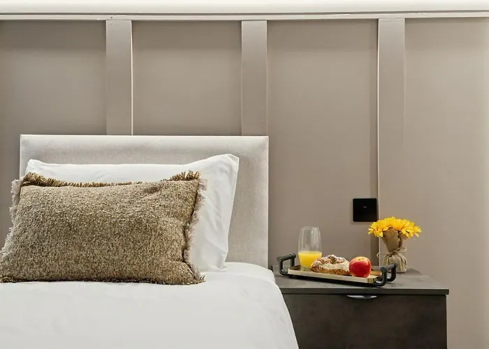 2br West End Near Botanic Gardens *