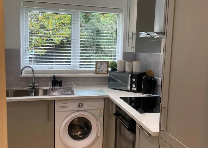 Modern In West End, Free Parking *