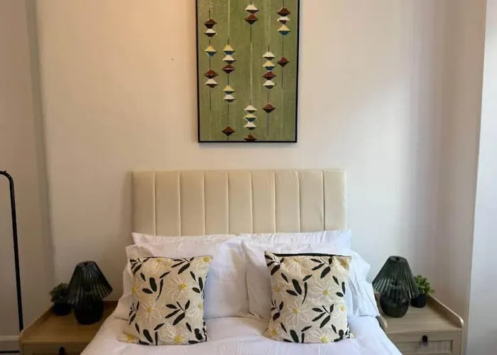 2br Flat With Parking Near And Parks Apartment *