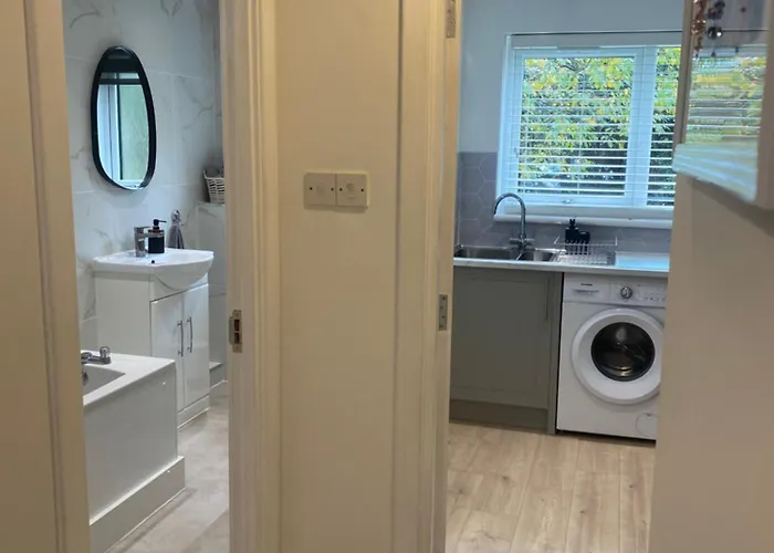 Modern In West End, Free Parking Апартаменты Глазго