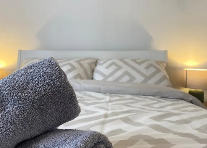 Modern In West End, Free Parking