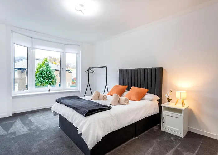 Cosy 3 Bed Flat In Kings Park شقة