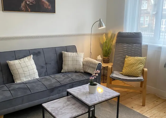 Modern In West End, Free Parking