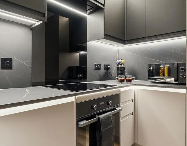 2br West End Near Botanic Gardens *