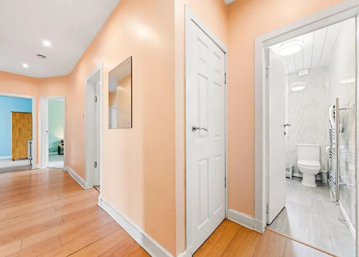 Апартаменты Bright & Modern Family Flat Near City Centre Глазго