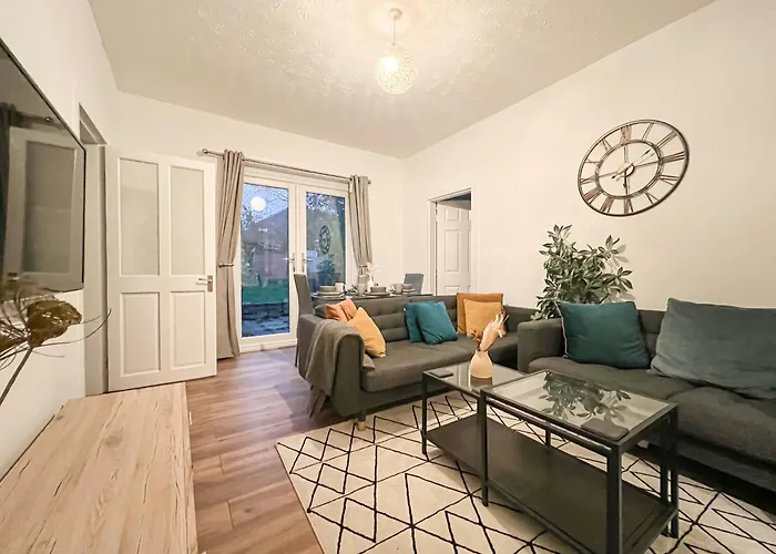 דירה Attractive 3 Bedroom גלאזגו