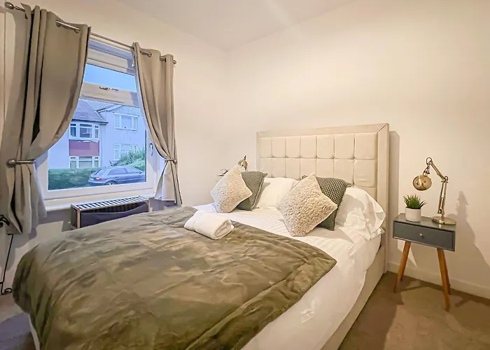 Attractive 3 Bedroom * גלאזגו