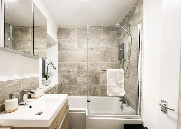 Attractive 3 Bedroom * גלאזגו