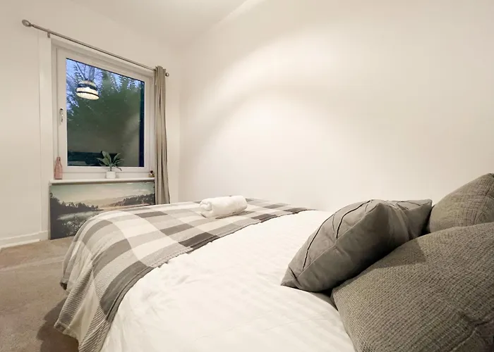 Attractive 3 Bedroom Lejlighed Glasgow