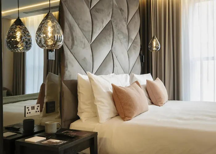 The Wellington By Adina 4*