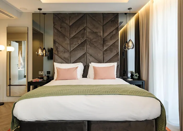 The Wellington By Adina 4*